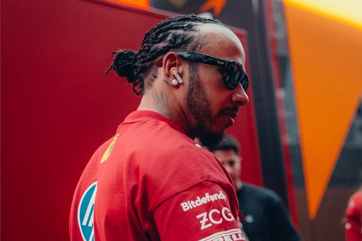 Hamilton különleges festésű Ducatival érkezett a monzai paddockba (videó)